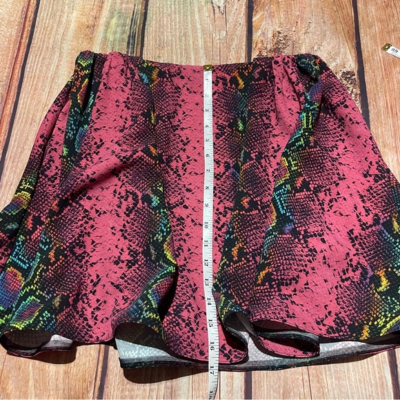 Versace Skirt Size ITALIAN 42(US 6/med)Snake print Neon Pockets Preowned - Picture 11 of 13